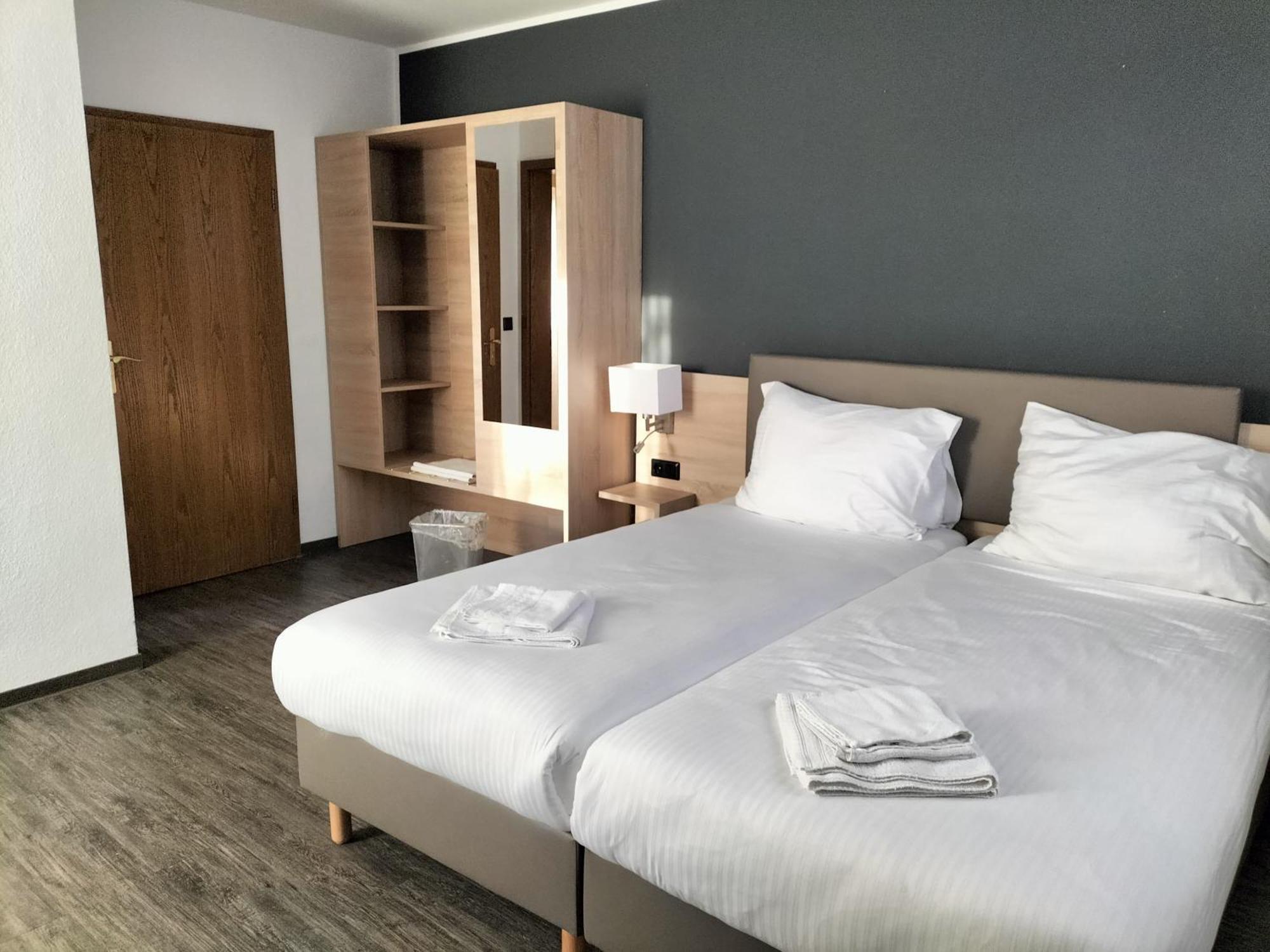 B3 Hotel Niederfell Zimmer foto
